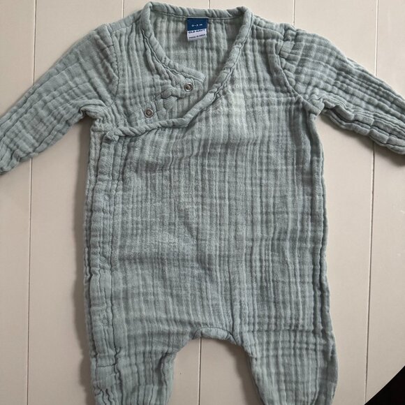 Old Navy Button Up Muslin Onesie | 0-3mo - Picture 1 of 3